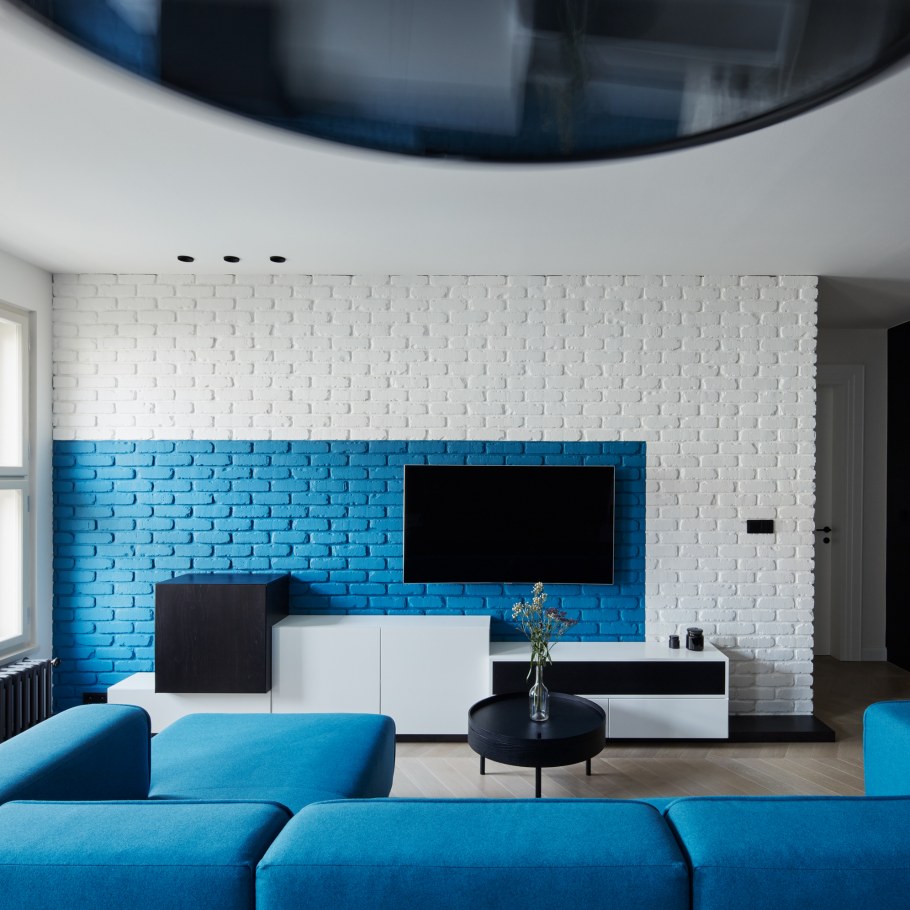 Контрастная стена в интерьере