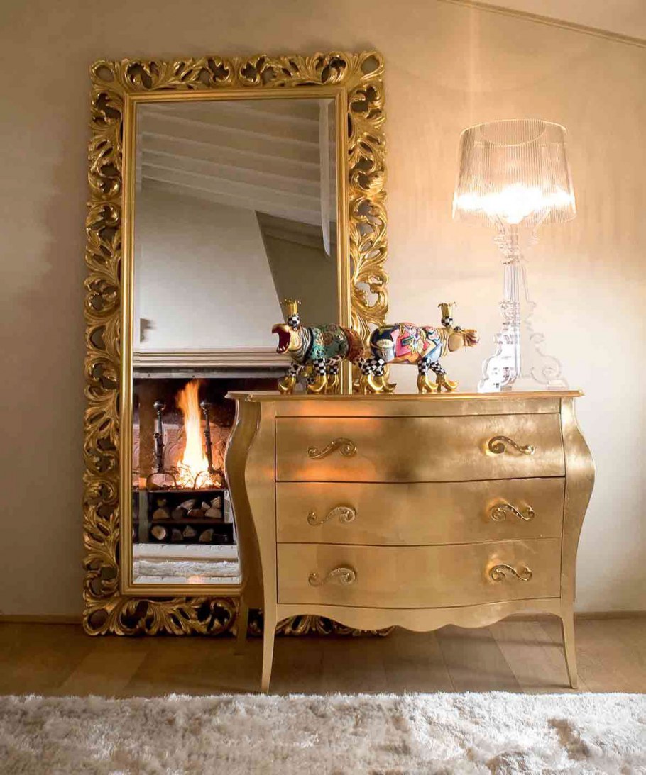 Зеркало над комодом