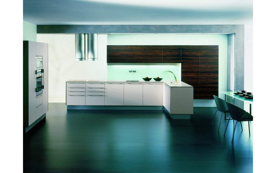 Кухонный гарнитур в стиле Hi Tech