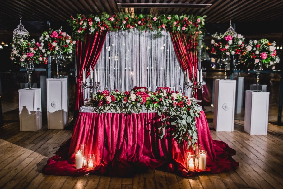 Украшение свадебного зала