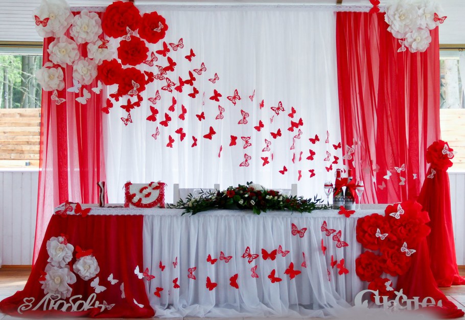 Вечеринка в красных тонах