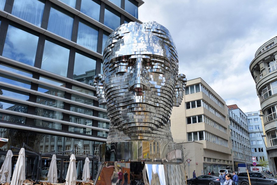 Голова Франца Кафки в Праге