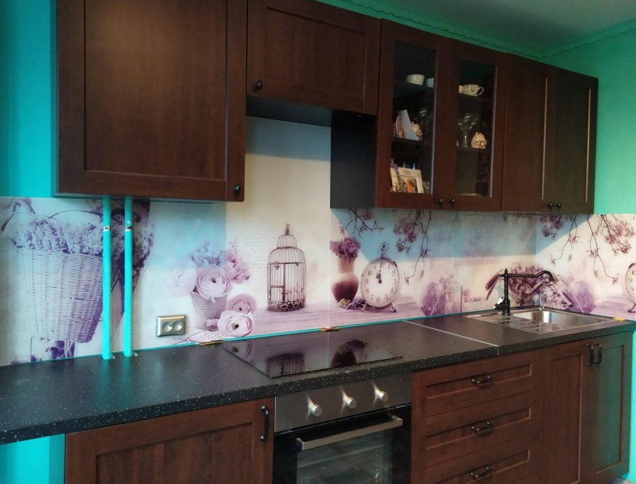 Фартук для кухни из стекла