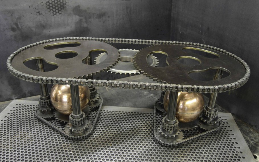 Столик из автозапчастей