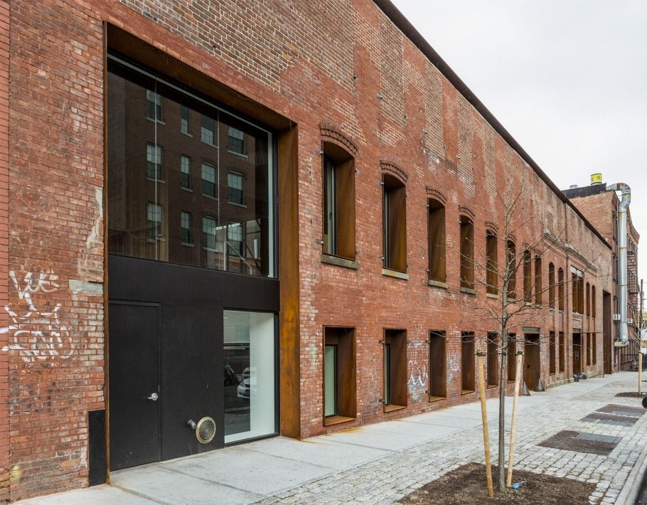 Фасад в стиле Индастриал