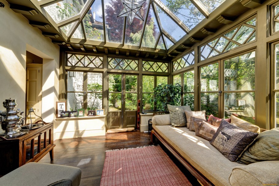 Большая стеклянная веранда