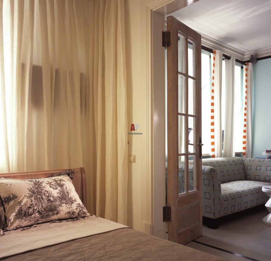 Кондиционер за шторой