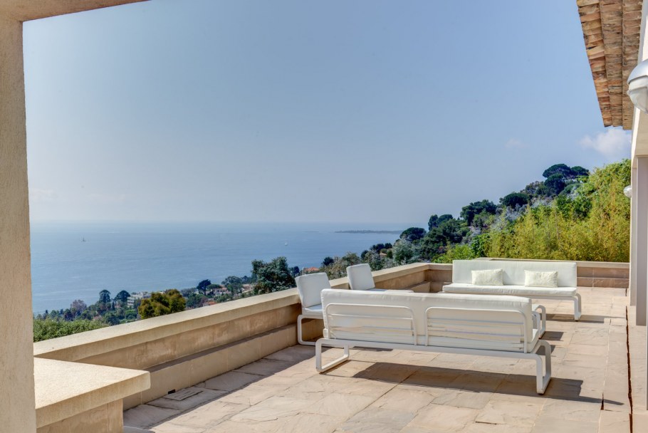 Виллы Франции с панорамным видом на море