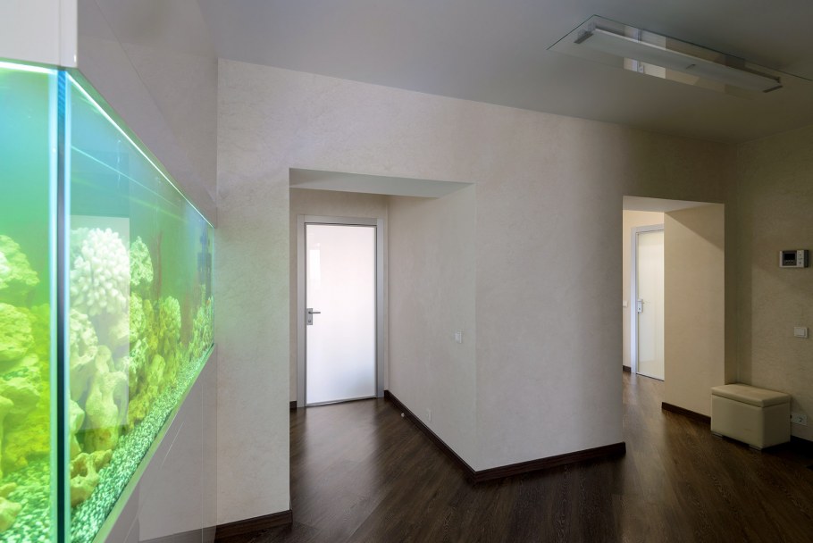 Аквариум в узком коридоре