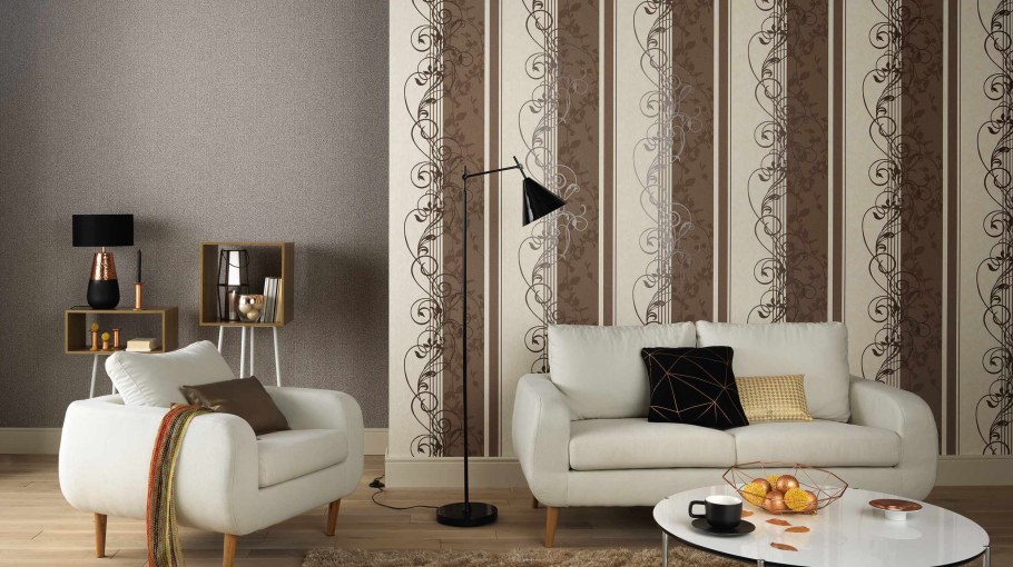 Обои с вертикальным рисунком в интерьере