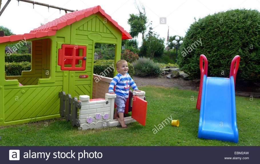 Домик для девочки на даче