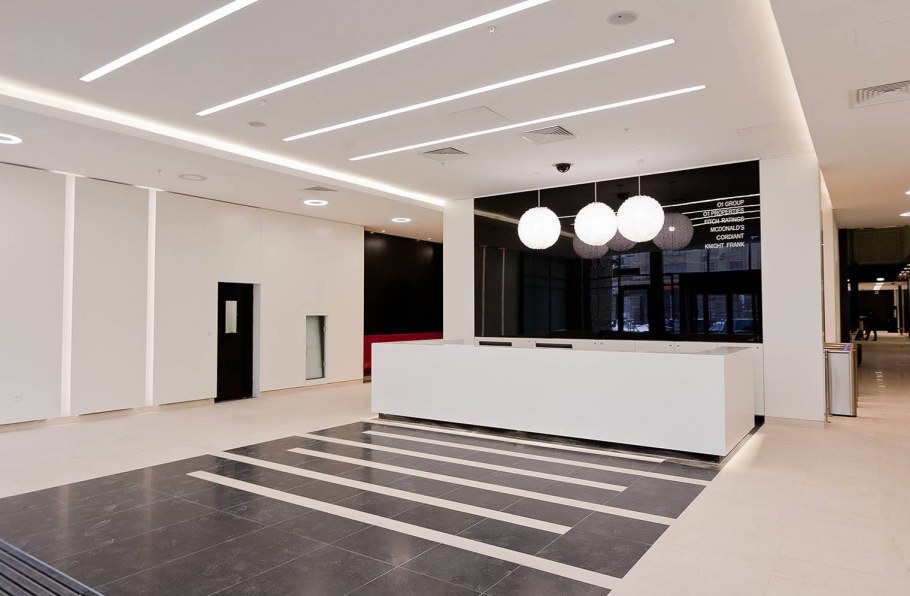 Встроенные линейные светильники в интерьере