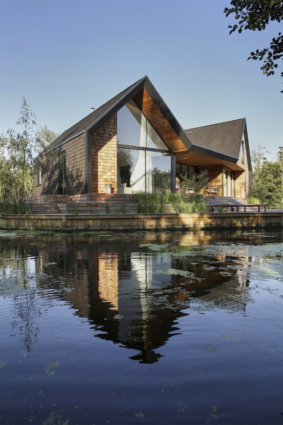 Дом Гилбертов у озера