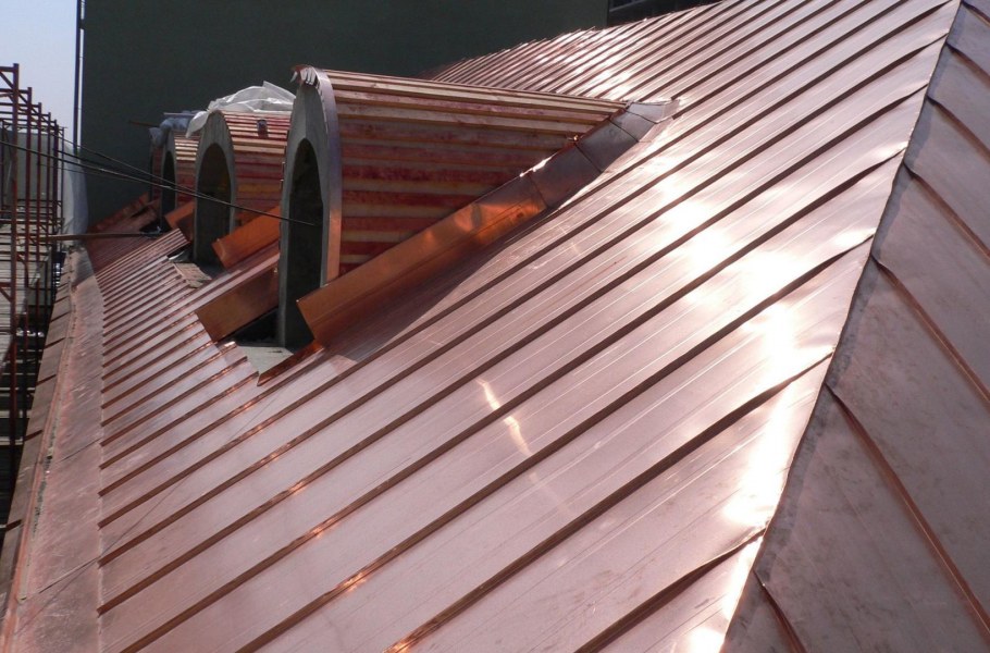 Медная фальцевая кровля ендова