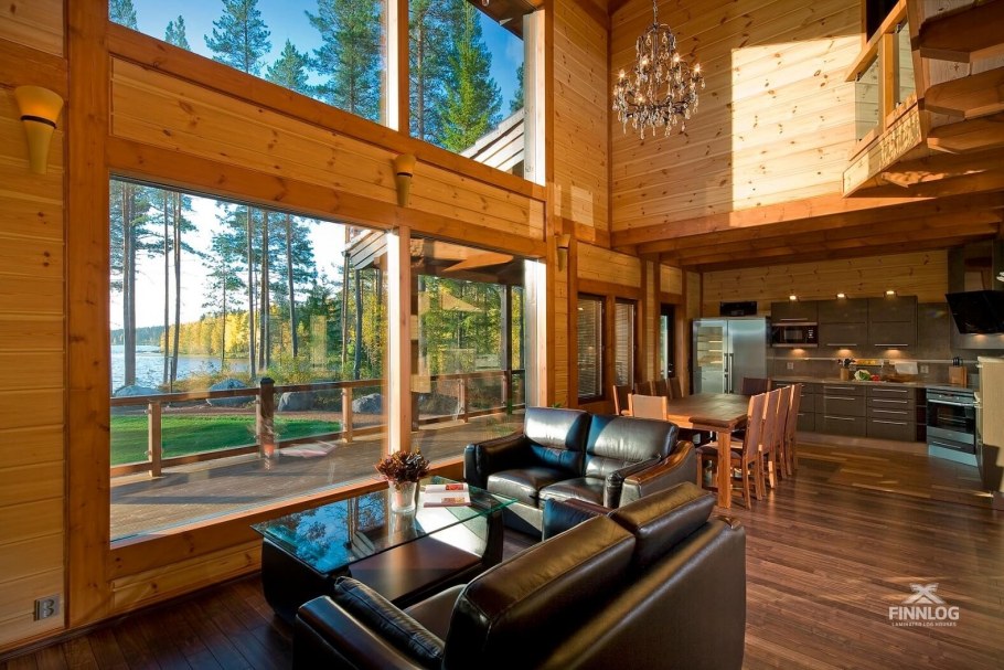 Деревянное кафе с панорамными окнами