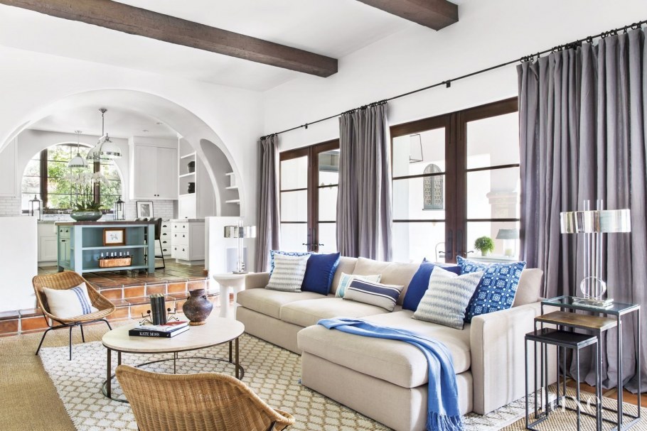 Диван в средиземноморском стиле