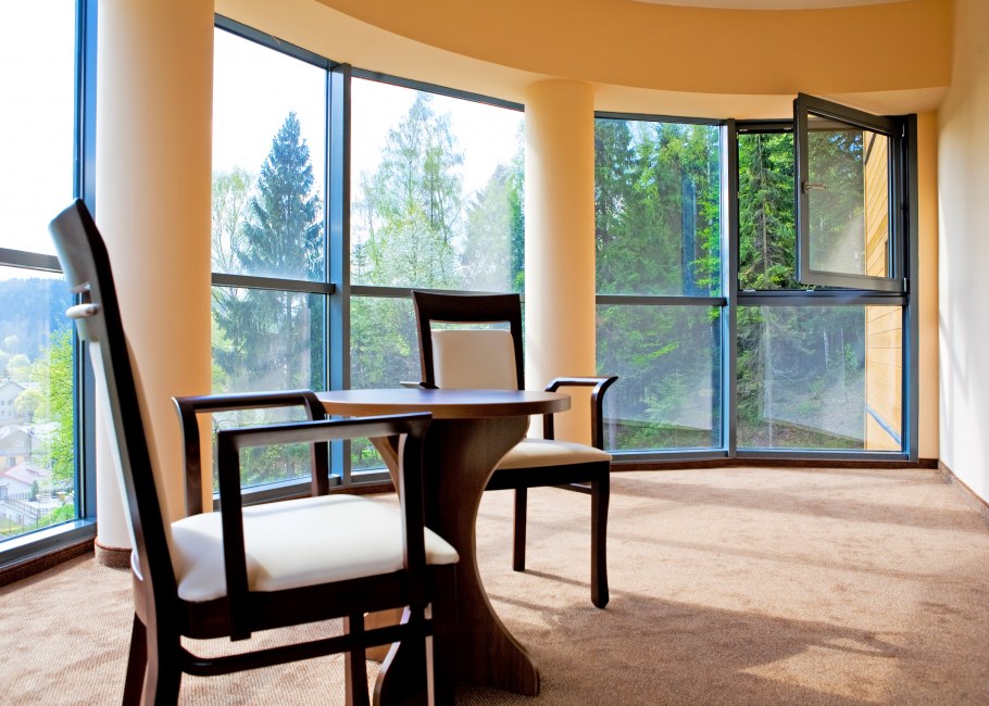 Окна Рехау под дерево