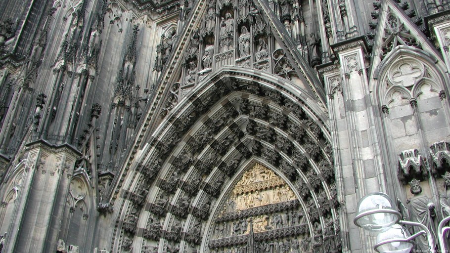 Вимперг Кельнского собора