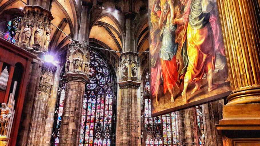 Миланский Готический собор внутри