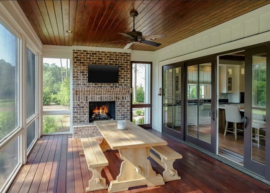 Веранда столовая в загородном доме