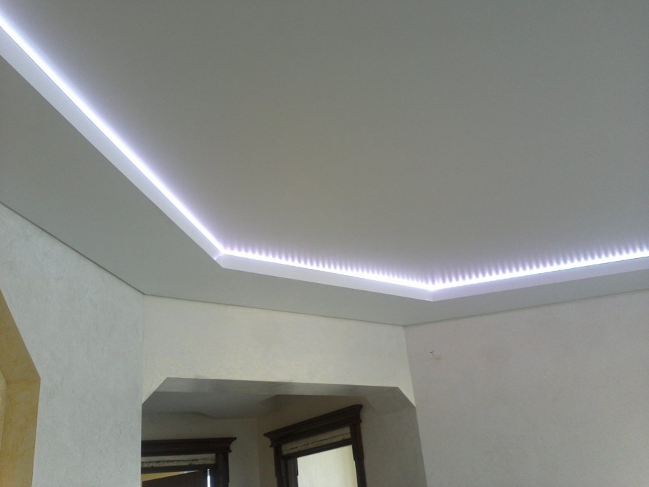 Натяжной потолок с подсветкой по периметру двухуровневый