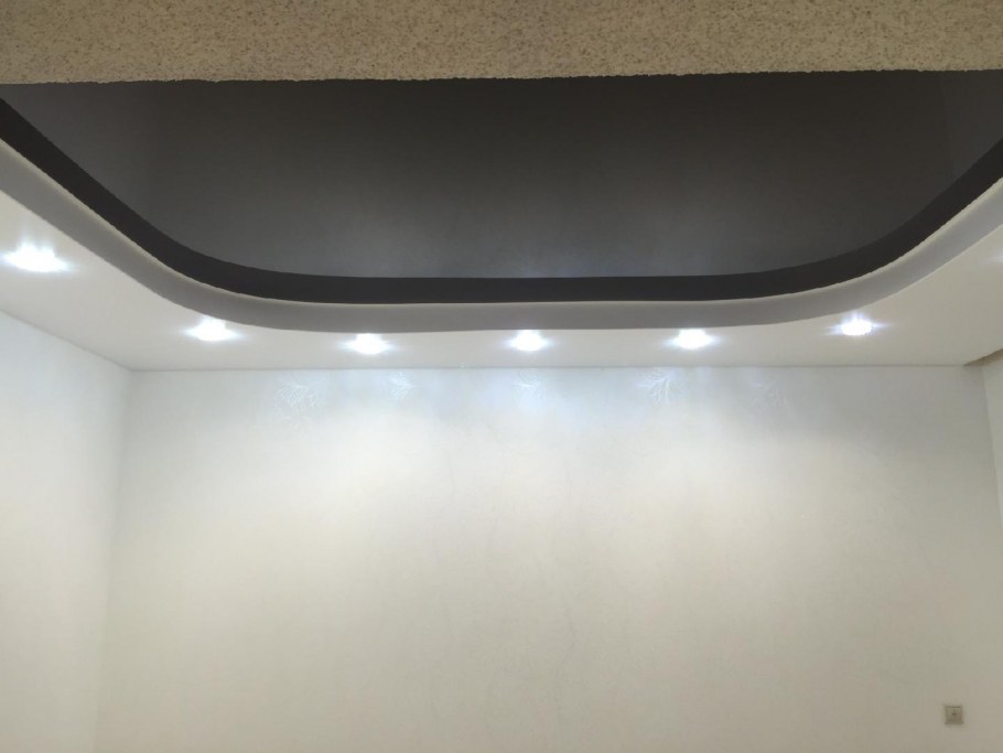 Двухуровневые потолки натяжные с переходом на потолок