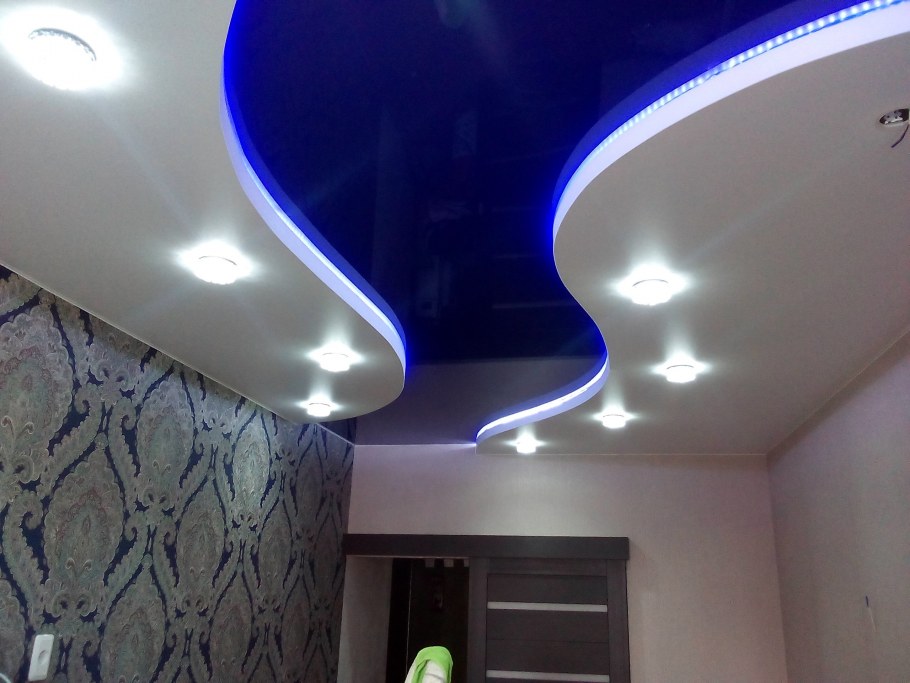 Двойной потолок с подсветкой