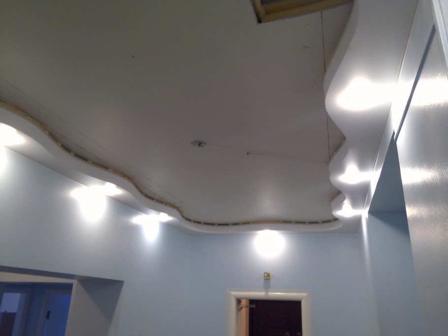 Навесные потолки с переходом