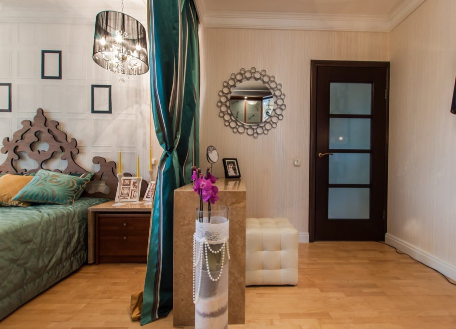 Зонирование комнаты шторами