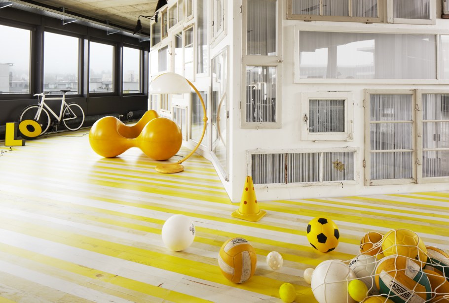 Разноцветный деревянный пол