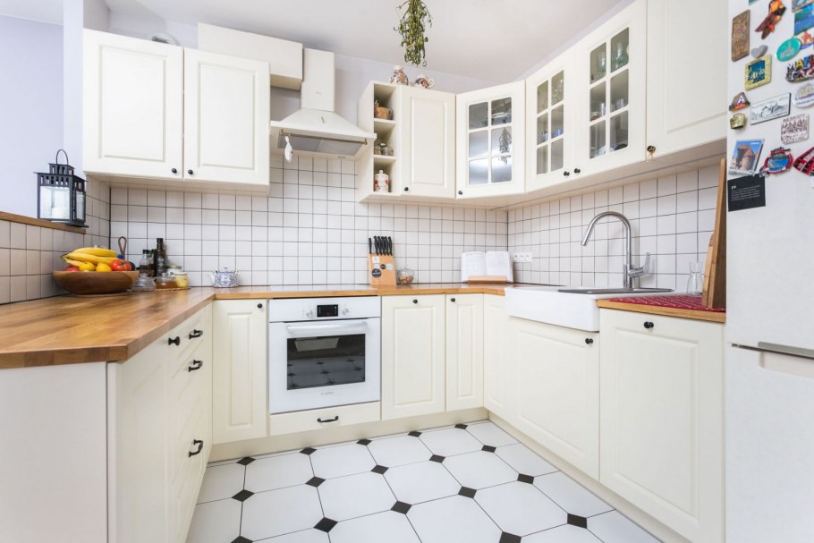 Кухня икеа Будбин белая в стиле Неоклассика