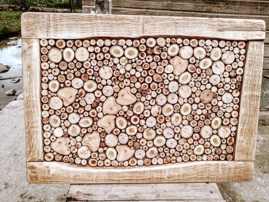 Отделка стен спилами дерева