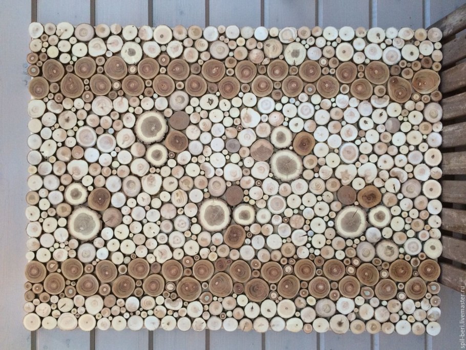 Панно из спилов дерева