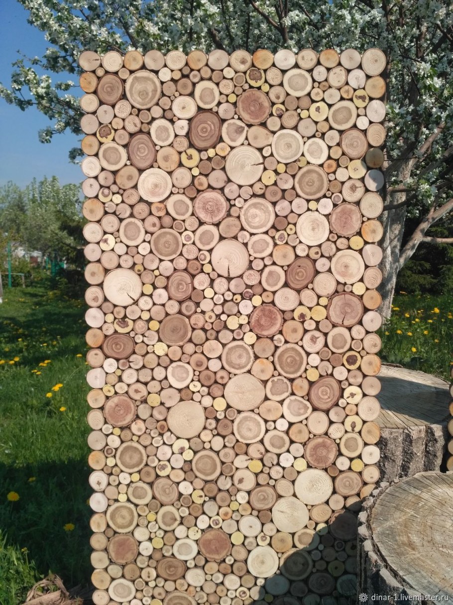 Забор из спилов дерева