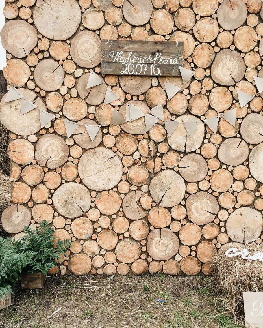 Декор стены спилами дерева