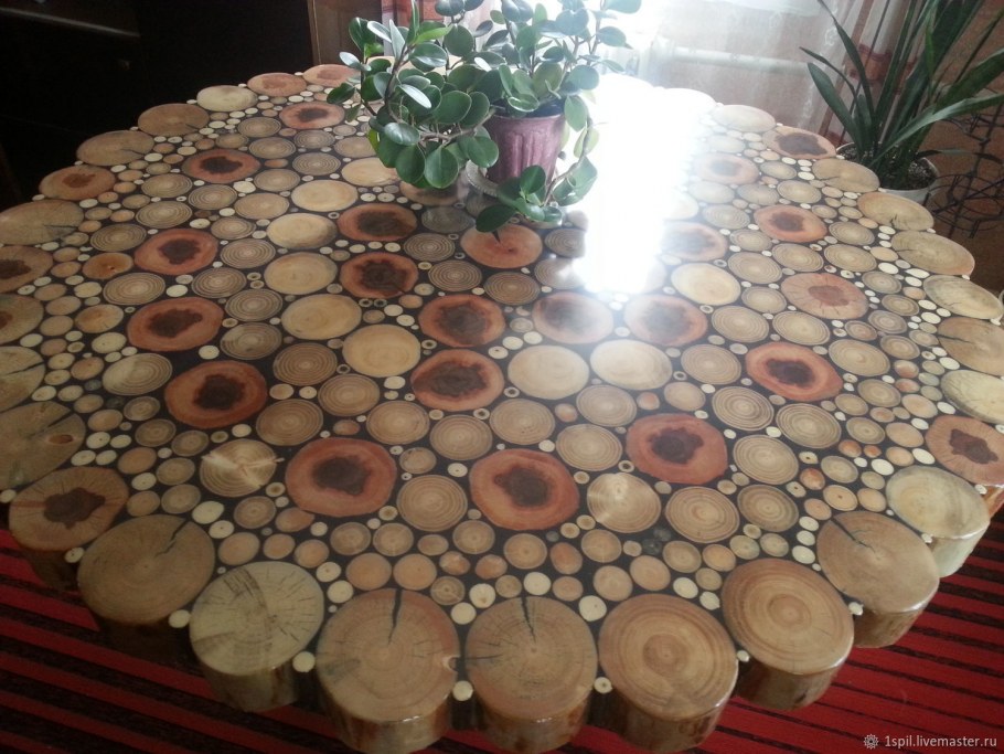 Фотозона из деревянных спилов