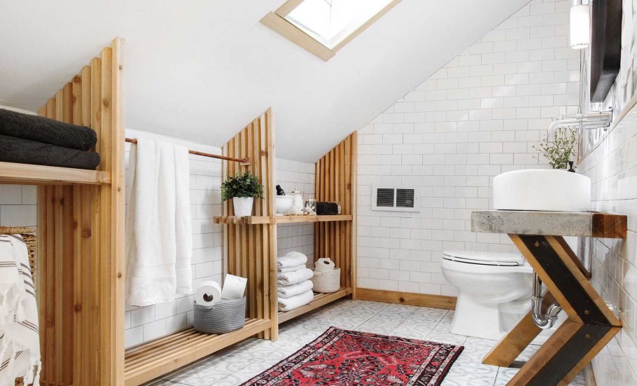 Плитка в мансардной ванной