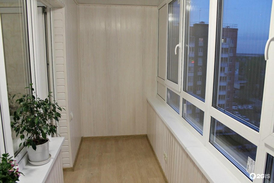 Эркерный балкон отделка