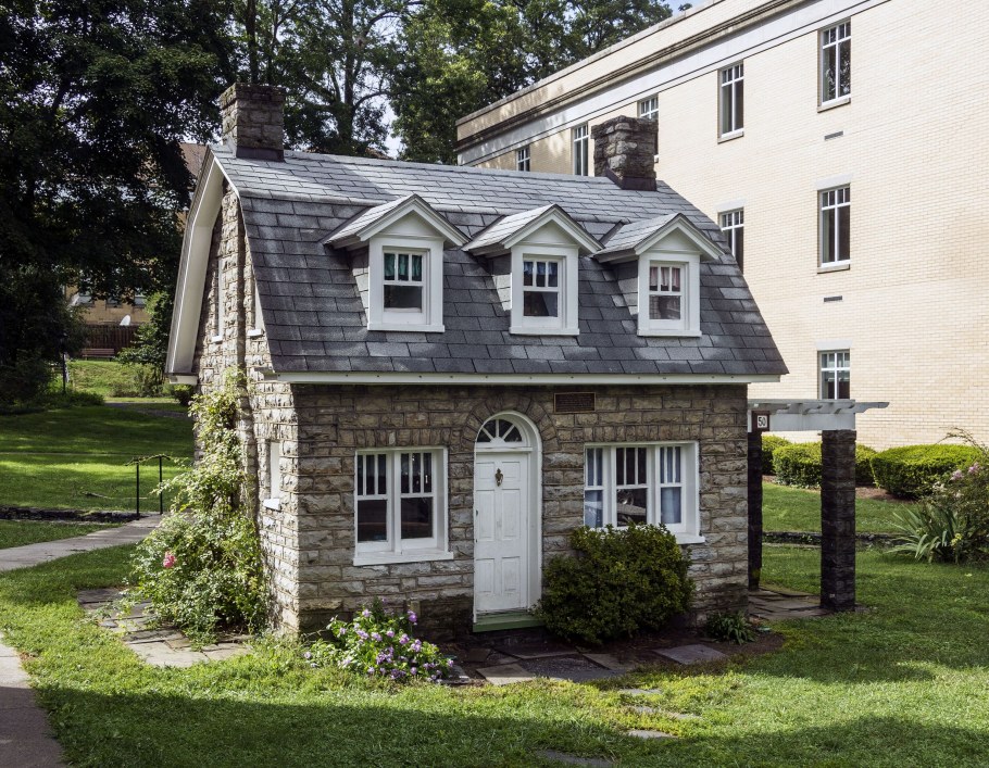 Фасад в английском стиле