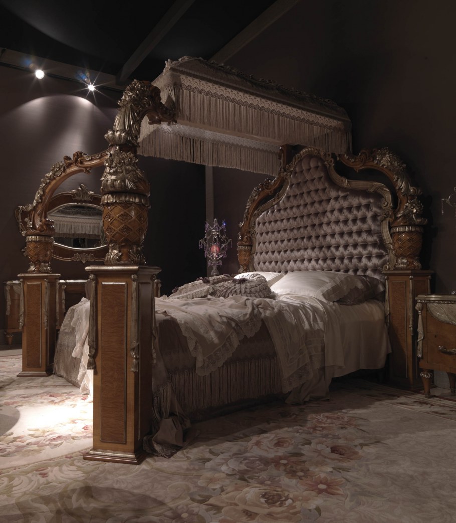 Королевская кровать с балдахином Готика