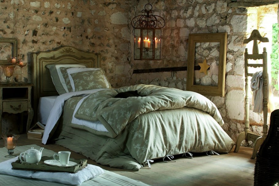 Спальня в старинном стиле