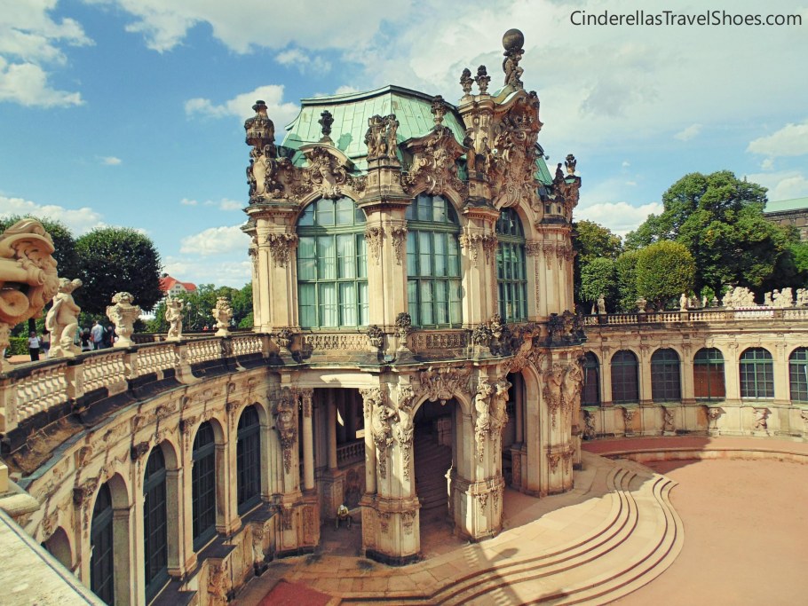 Здание в стиле Елизаветинского Барокко