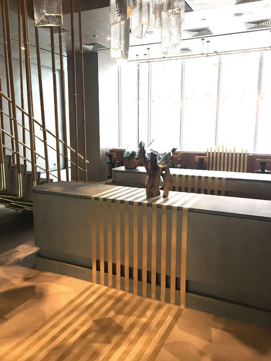 Латунные полоски в интерьере