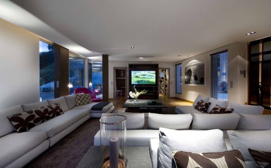 Большая гостиная комната