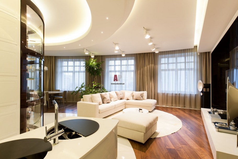 Интерьер просторной гостиной