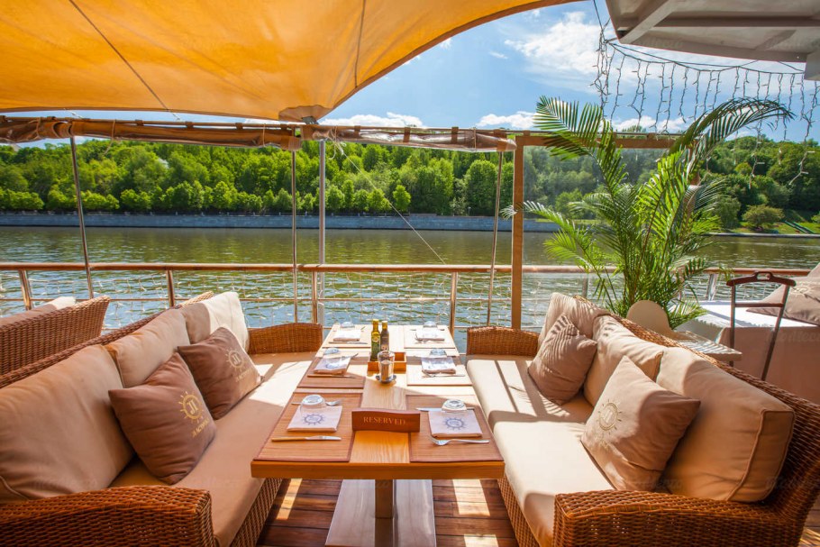 Летние кафе и веранды в Москве