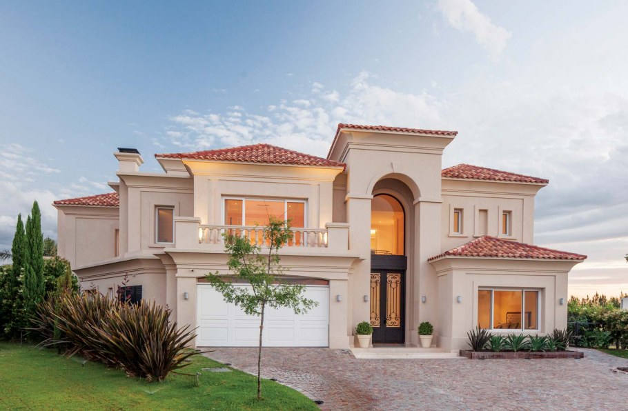 Экстерьер дома в средиземноморском стиле