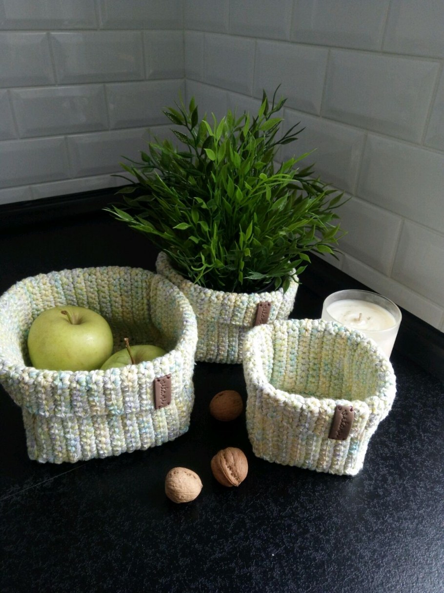 Вязаные корзинки в интерьере