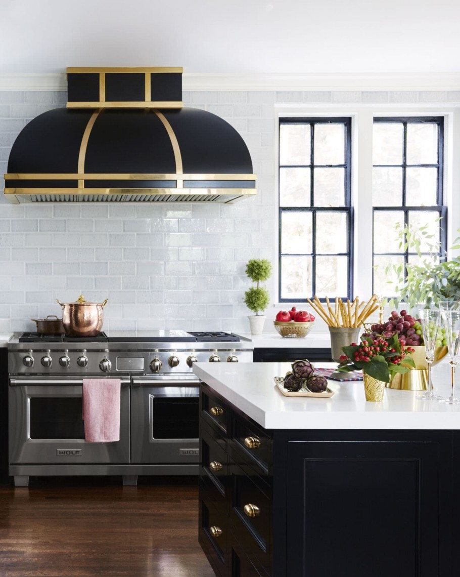 Вытяжка в интерьере кухни