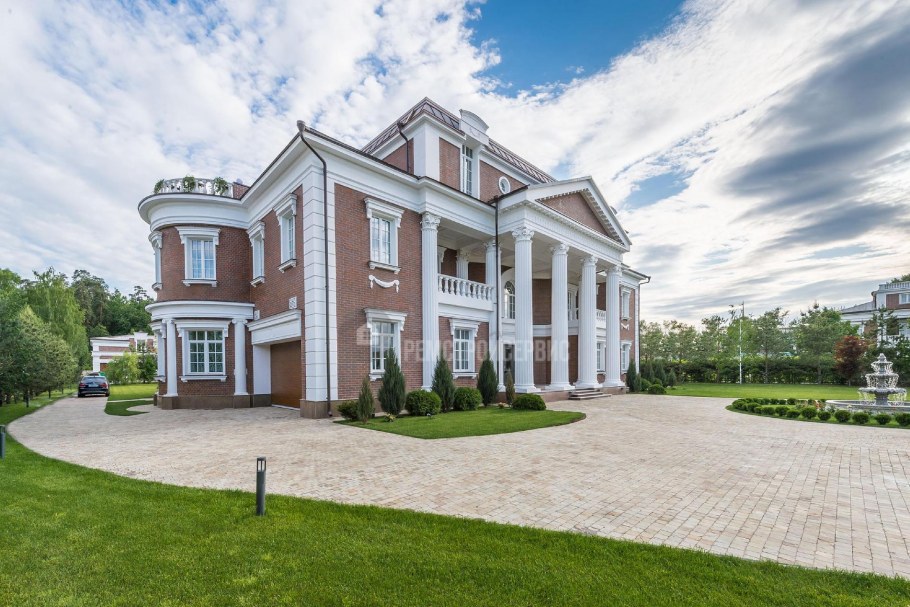 Красивый одноэтажный дом